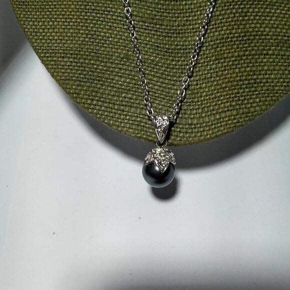 Women`s silver tone faux pearl crystal necklace. - Picture 2 of 5